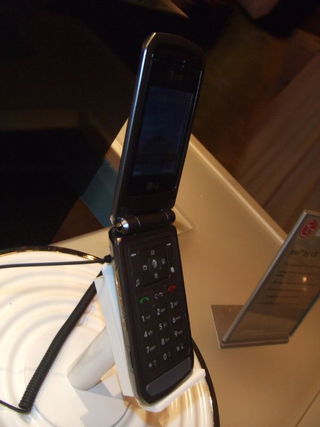 Illustration for article titled LG's Trax Phone